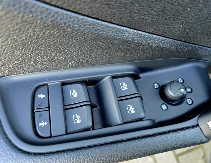 Audi Q2 25
