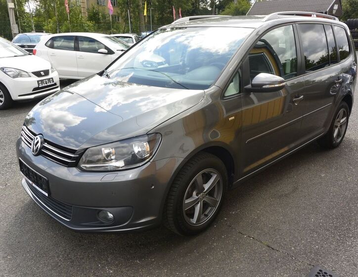 Volkswagen Touran 1