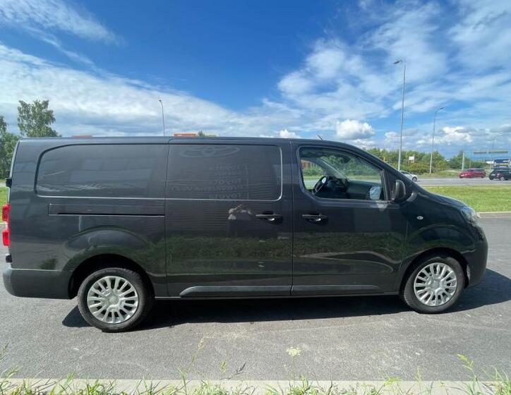 Toyota ProAce 9