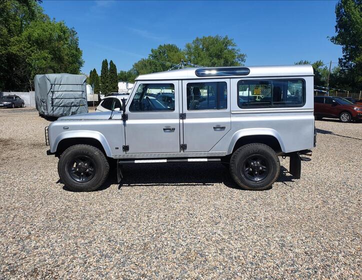 Land Rover Defender 3