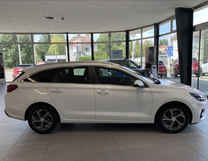 Hyundai i30 4