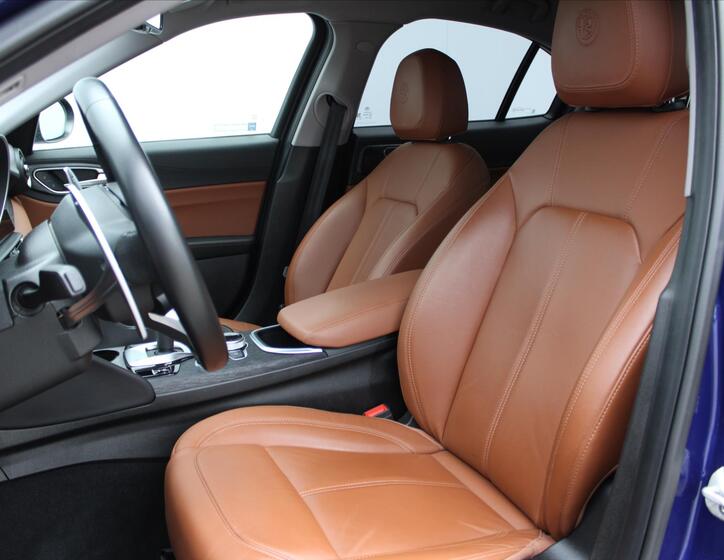 Alfa Romeo Giulia 10