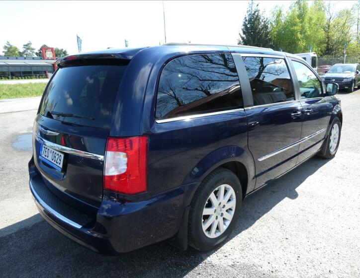 Chrysler Town & Country 8