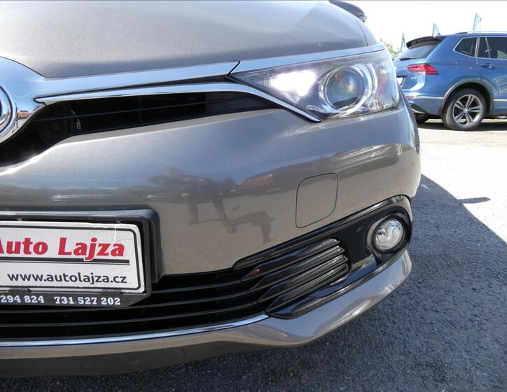 Toyota Auris 4