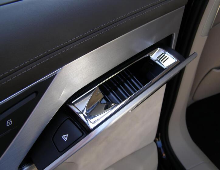 Audi A8 32