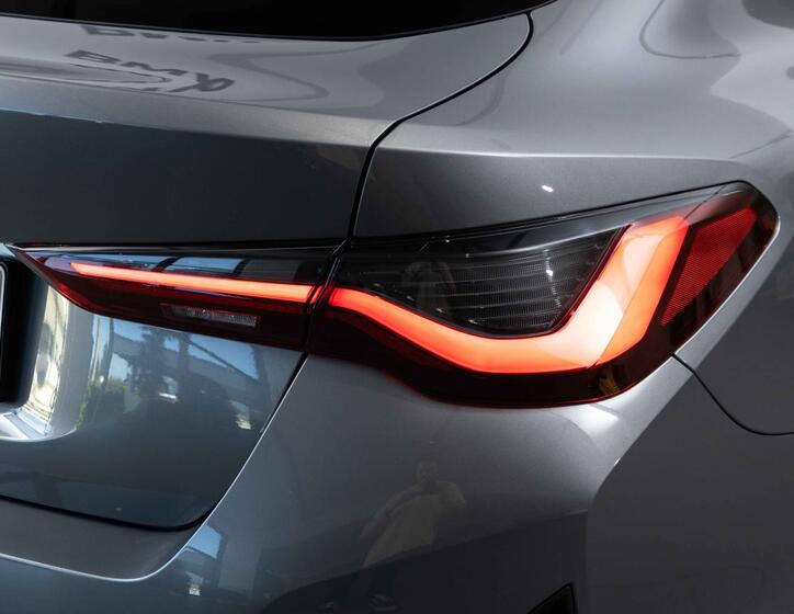BMW i4 10