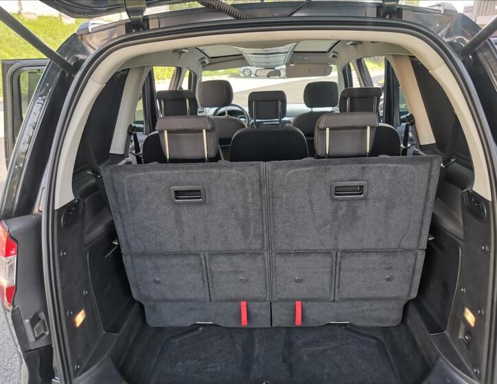 Ford Galaxy 12