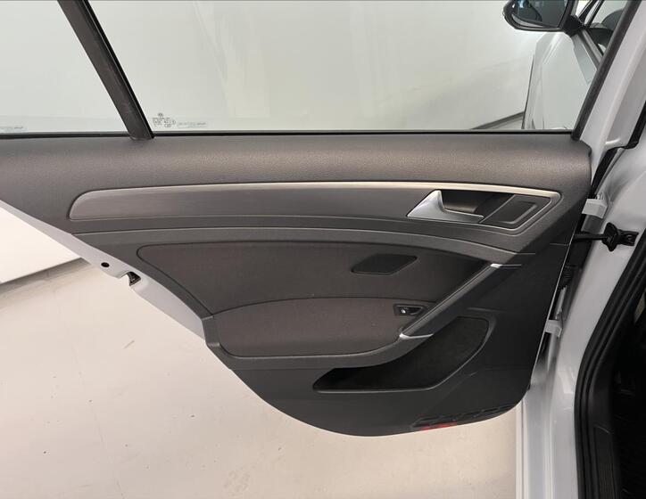 Volkswagen Golf 27