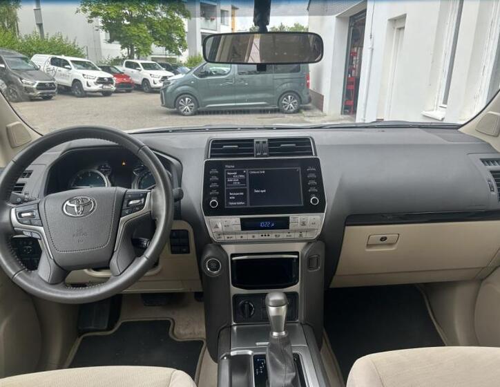 Toyota Land Cruiser 9