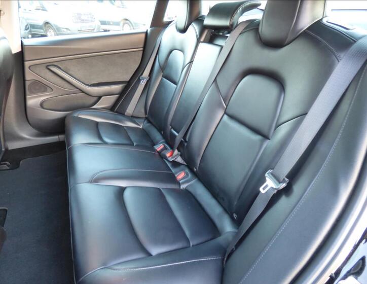 Tesla Model 3 37