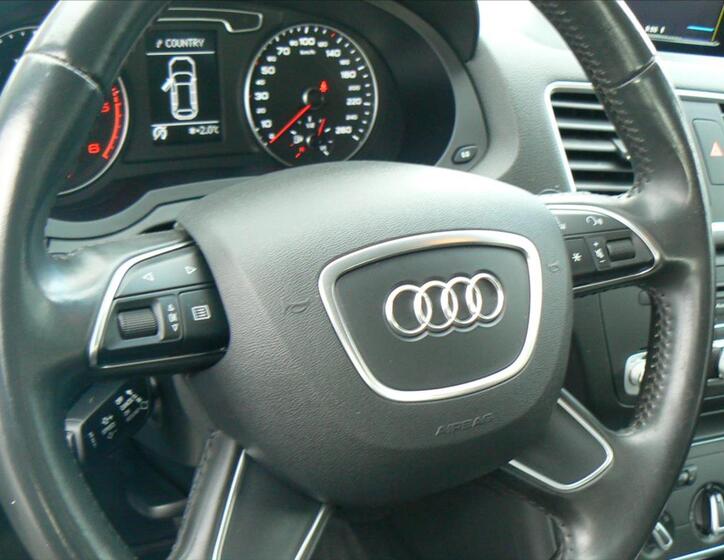 Audi Q3 10