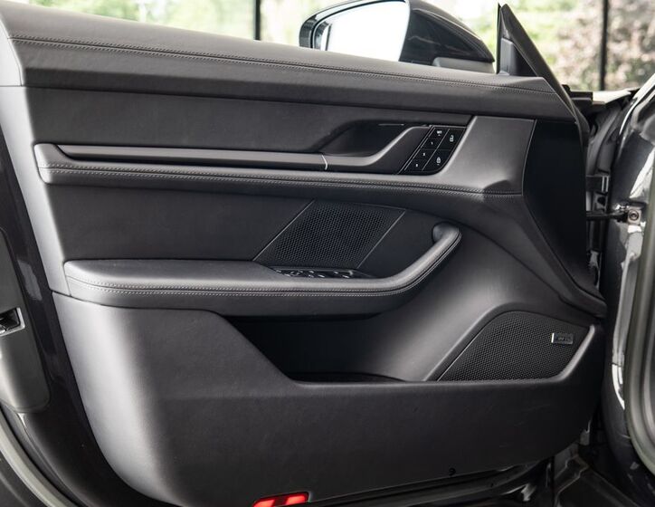 Porsche Taycan 11