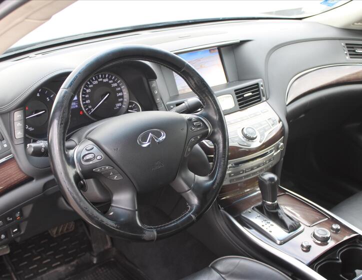 Infiniti Q70 13