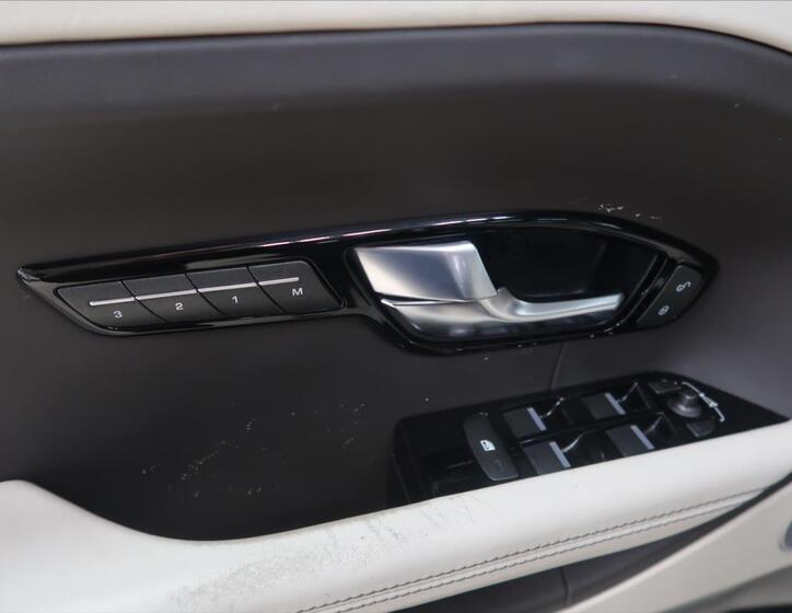 Land Rover Range Rover Evoque 16