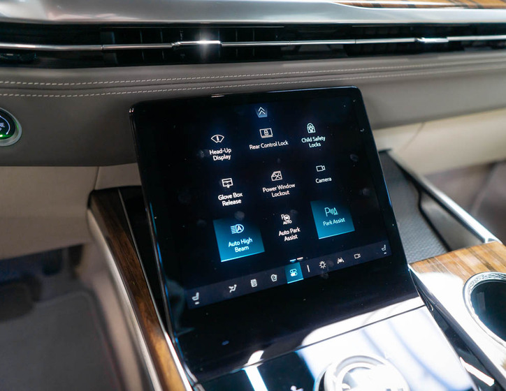 Cadillac Escalade 34