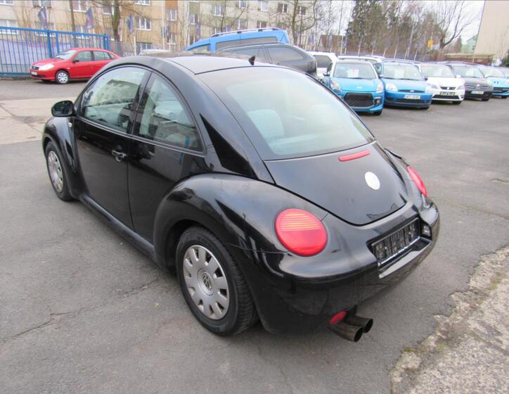 Volkswagen New Beetle 4