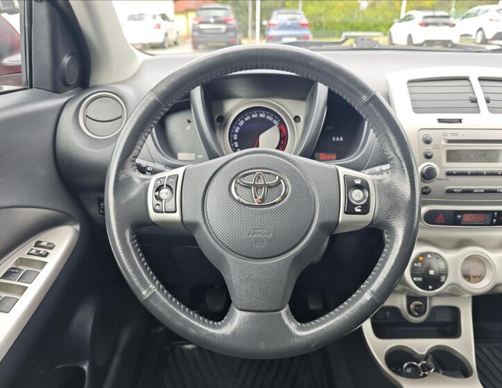 Toyota Urban Cruiser 17