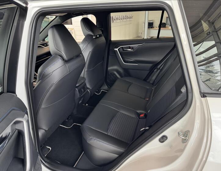 Toyota RAV4 11
