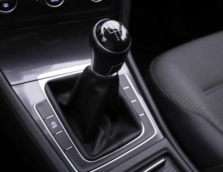 Volkswagen Golf 26