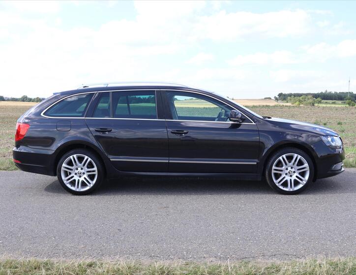 Škoda Superb 8