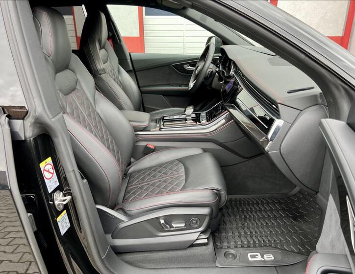 Audi Q8 21