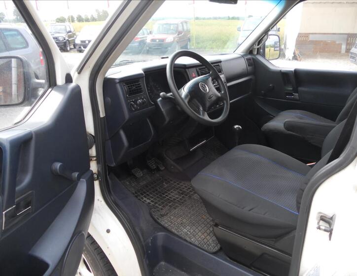 Volkswagen Caravelle 11