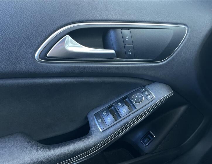 Mercedes-Benz GLA 12