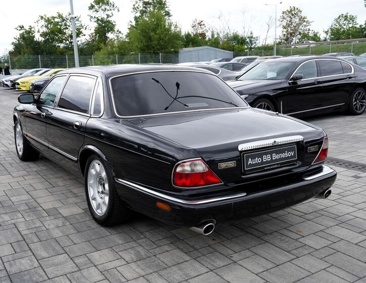 Jaguar XJR 4