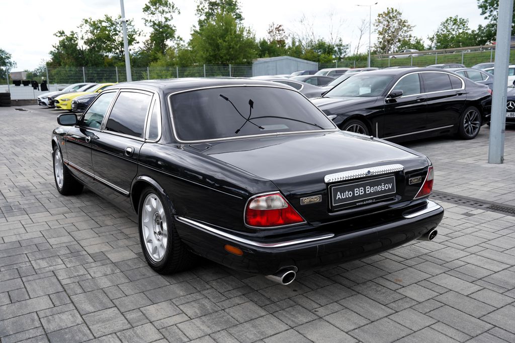 Jaguar XJR