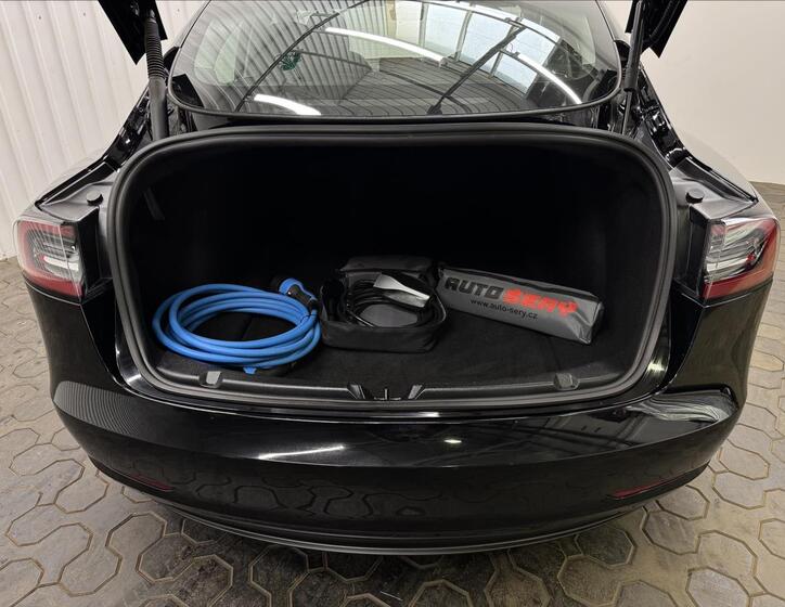 Tesla Model 3 28