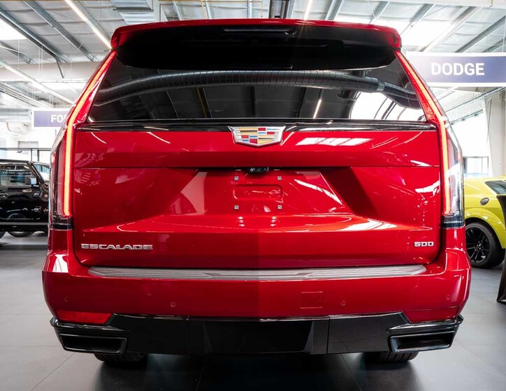 Cadillac Escalade 4