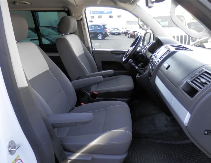 Volkswagen Multivan 17