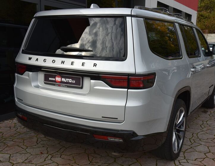 Jeep Wagoneer 8