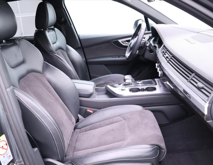 Audi Q7 16