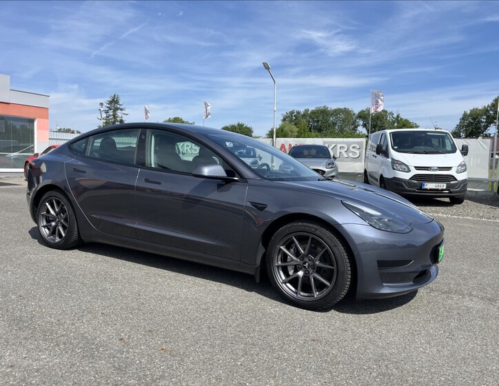 Tesla Model 3 2