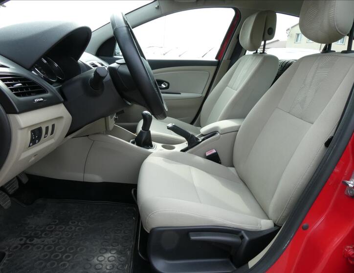 Renault Fluence 16