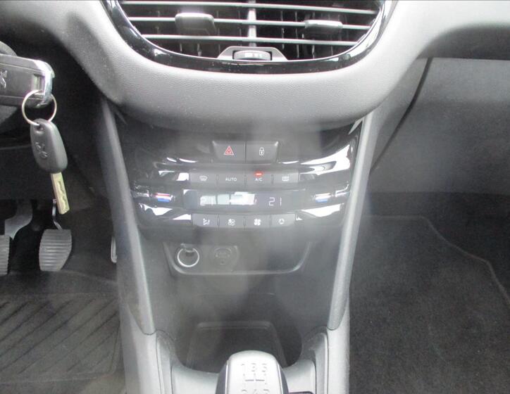 Peugeot 208 12