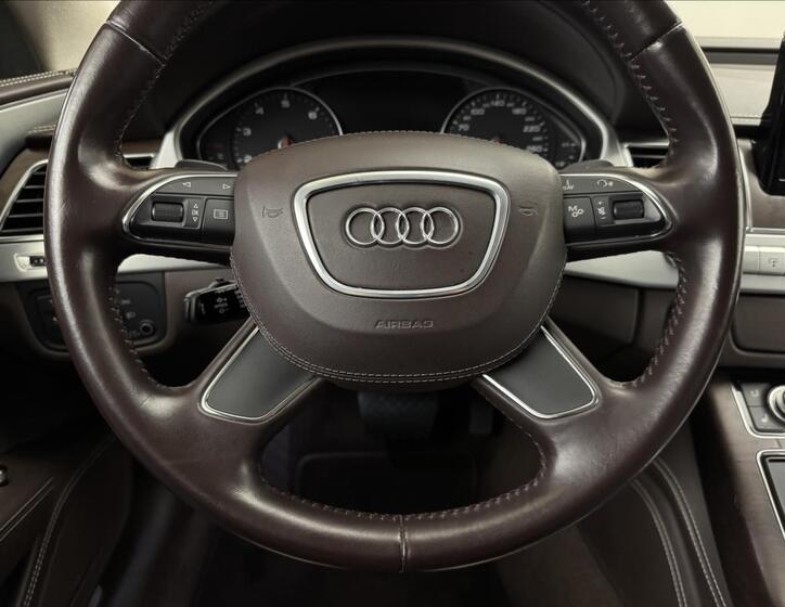 Audi A8 10