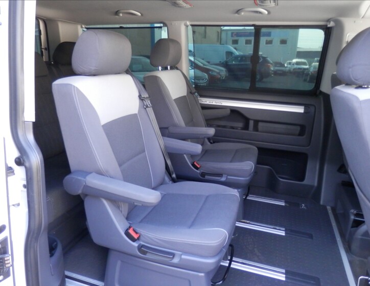 Volkswagen Multivan 18