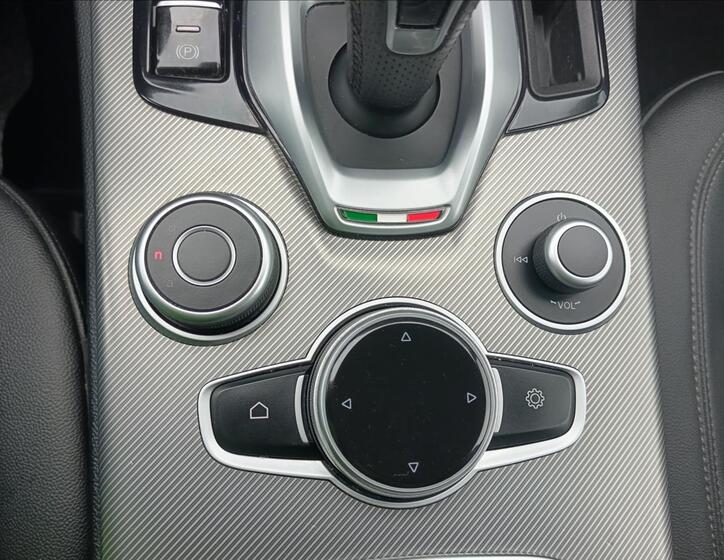 Alfa Romeo Stelvio 24