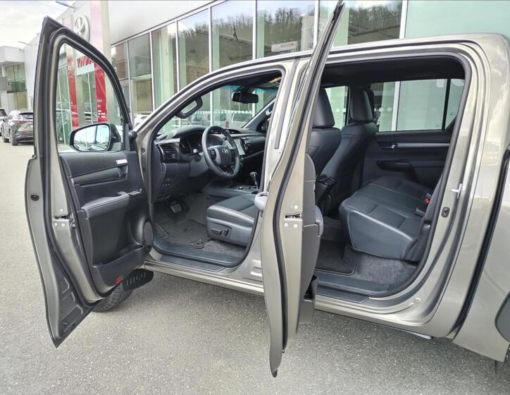 Toyota Hilux 4
