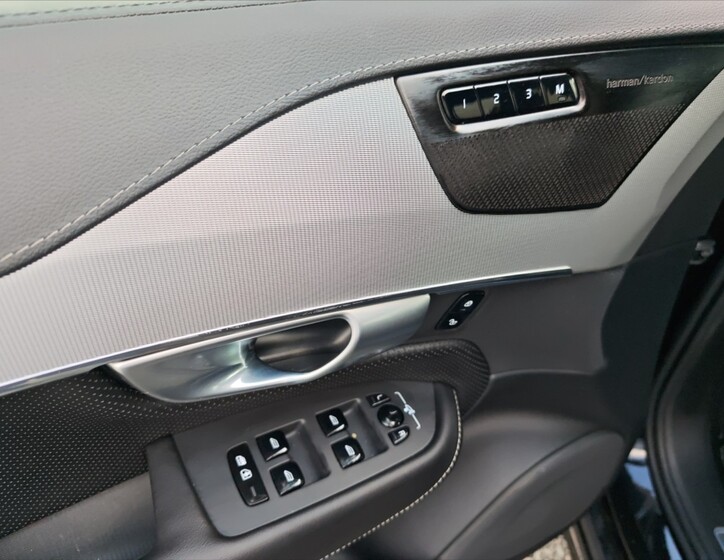 Volvo XC90 11