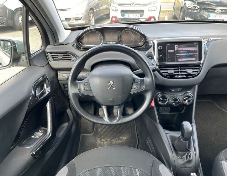 Peugeot 208 9