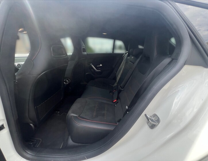 Mercedes-Benz CLA 8