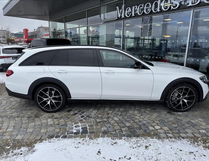 Mercedes-Benz Třídy E 28