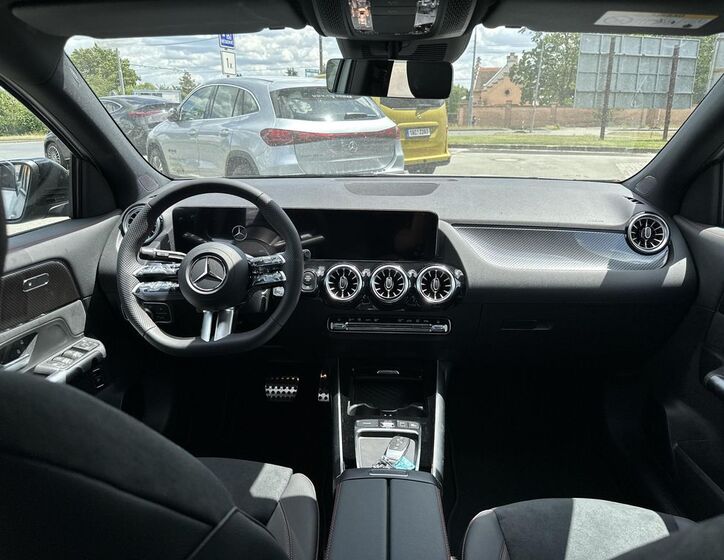 Mercedes-Benz GLA 11