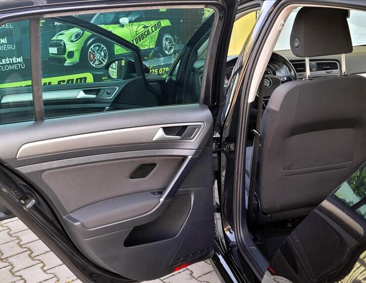 Volkswagen Golf 16