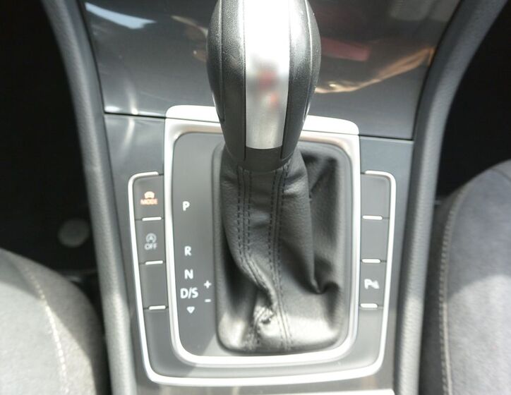 Volkswagen Golf 24