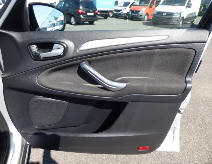 Ford S-MAX 41