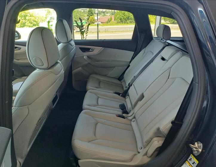 Audi Q7 10